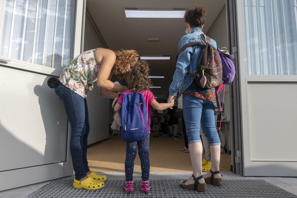 Inici del curs escolar a la nova escola de les Bases