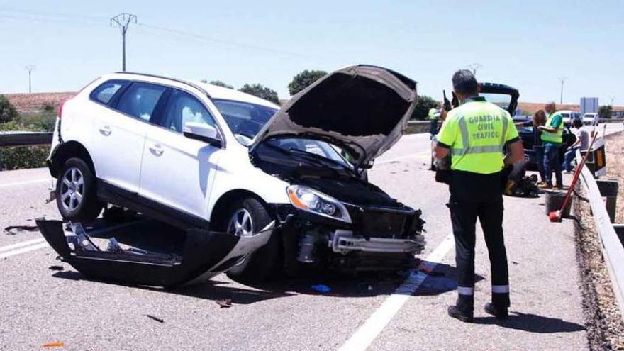 Un accidente ocurrido en la carretera N-122, entre Zamora y la frontera.