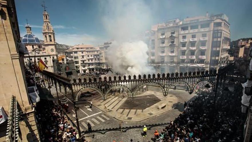 Estruendo. Espectacular mascletà a la conclusión  de la Misa Mayor