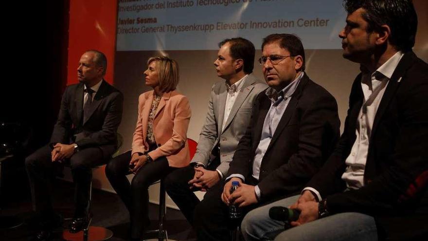 Por la izquierda, Javier Sesma, Ana Coto, Francisco Delgado, Amador Menéndez y Juan Carlos Campo.