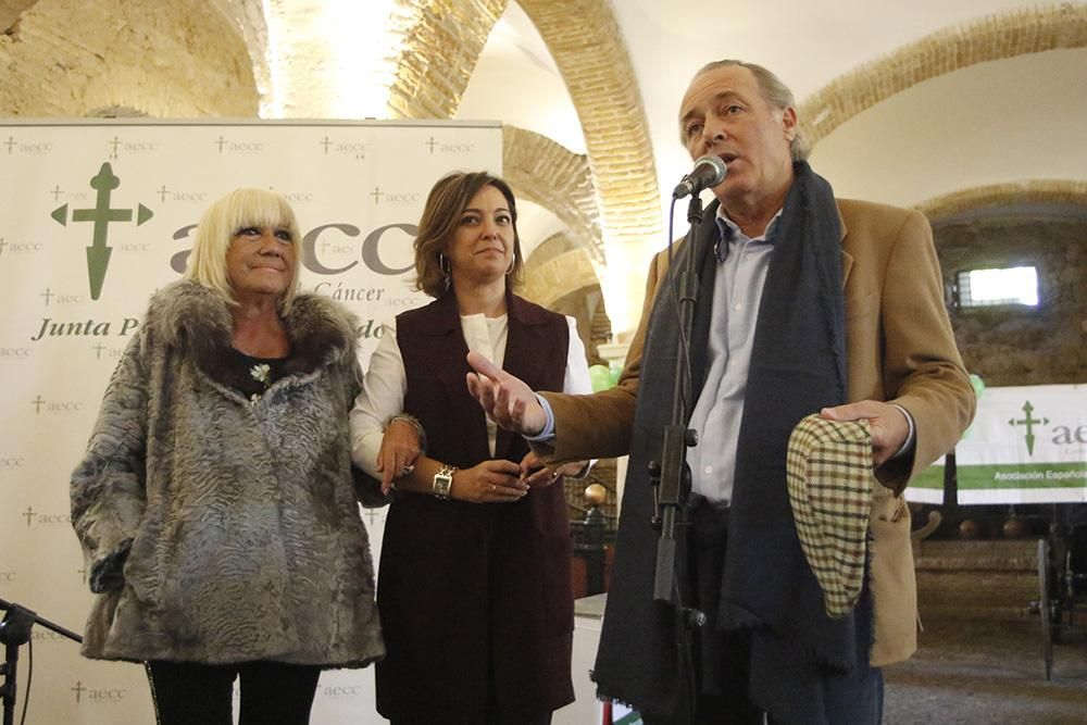 Primer mercadillo solidario de la Asociación Española Contra el Cáncer.