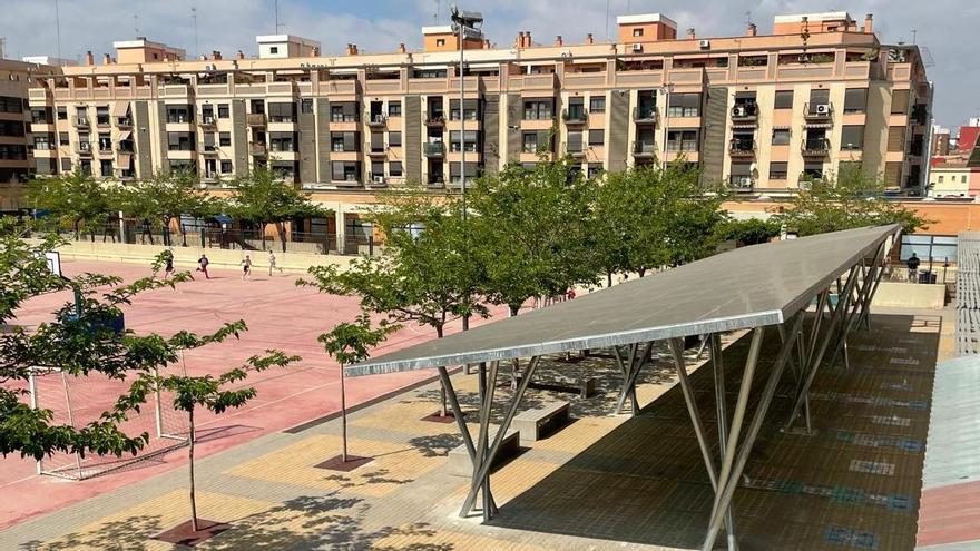 Arbres, cementeris, seus socials… I ara cinc col·legis amb plaques fotovoltaiques