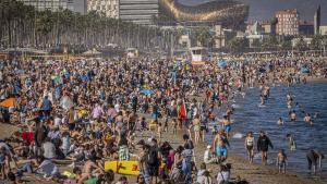 Playa de San Sebastian, San Miquel y la Barceloneta a tope en pleno abril