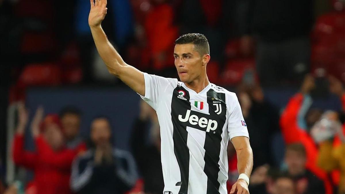 jdomenech45587532 manchester  england   october 23   cristiano ronaldo of juve181026143002