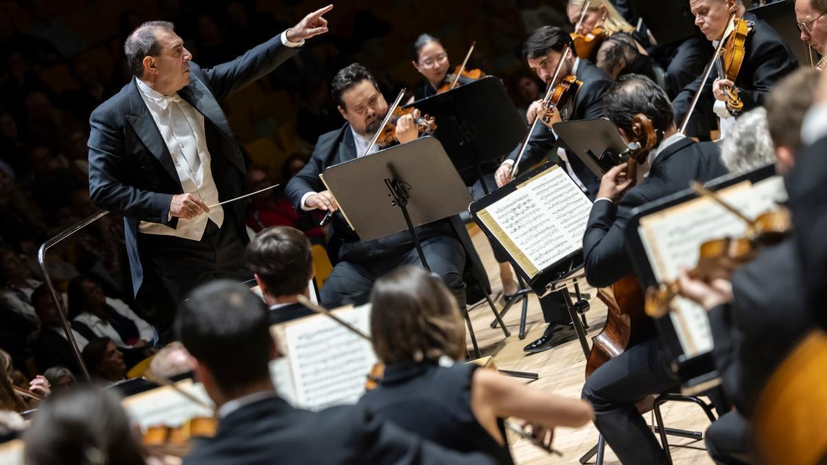 Daniele Gatti dirige a la Orquestra de la Comunitat Valenciana en Les Arts.