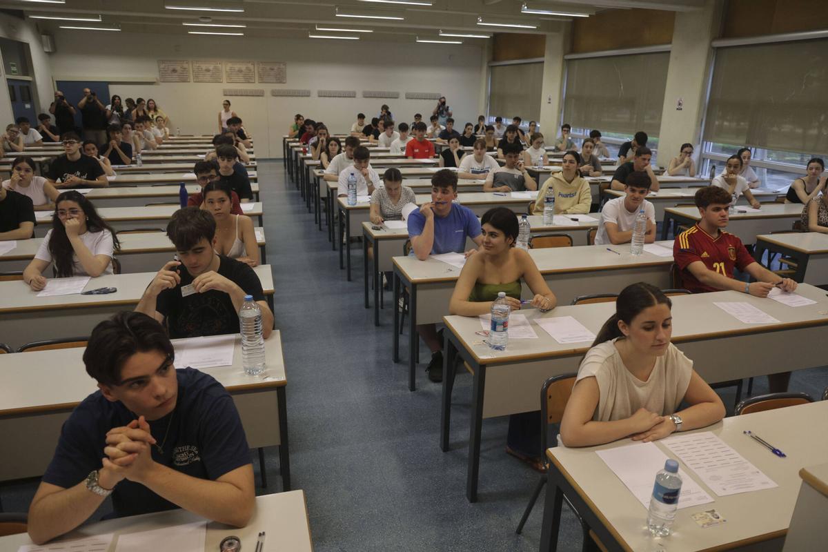 Valencia VLC Primer día de las pruebas de la PAU (pruebas de acceso a la universidad) , en la Universidad Politécnica de València