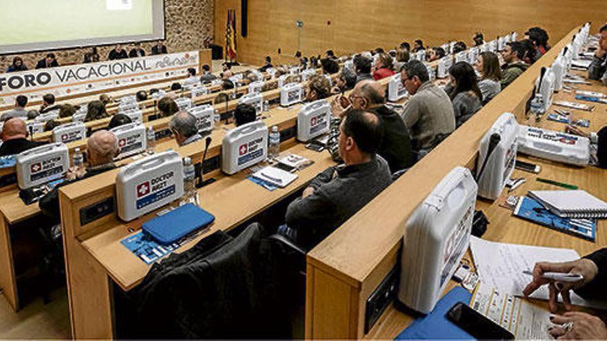 El auditorio del Parc Bit acogió ayer un foro sobre alquiler vacacional.