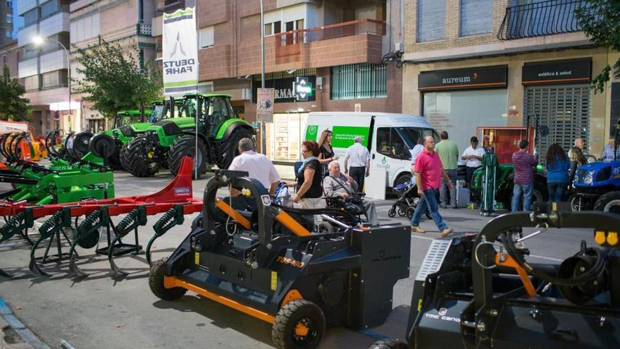 Los vehículos agrícolas llenan las calles.