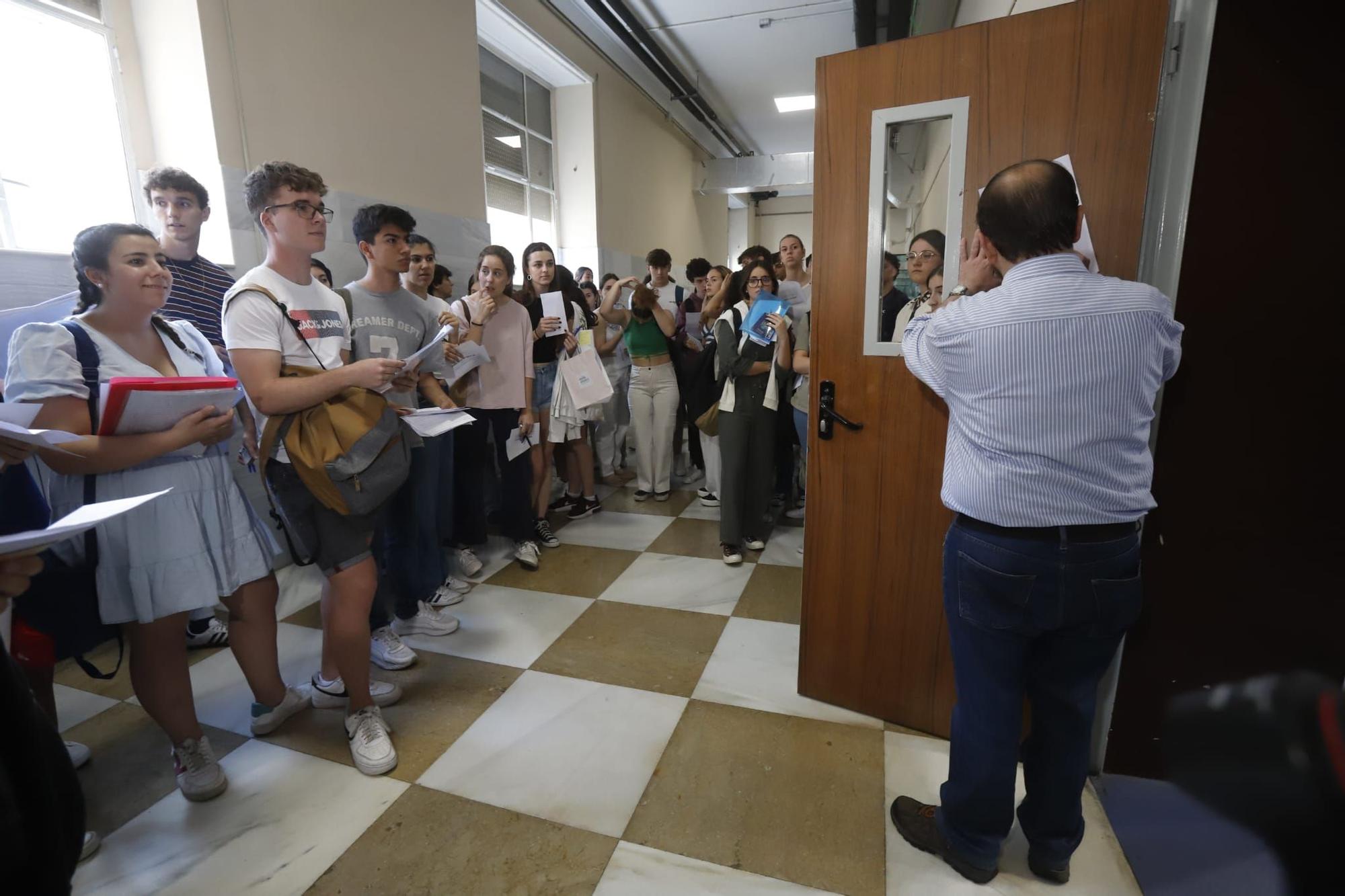 Miles de aragoneses se examinan desde este martes en la Evau