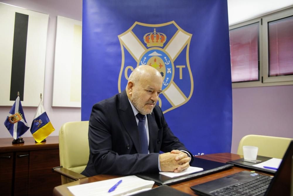 Miguel Concepción sonríe, durante la comparecencia telemática organizada por Prensa Ibérica.