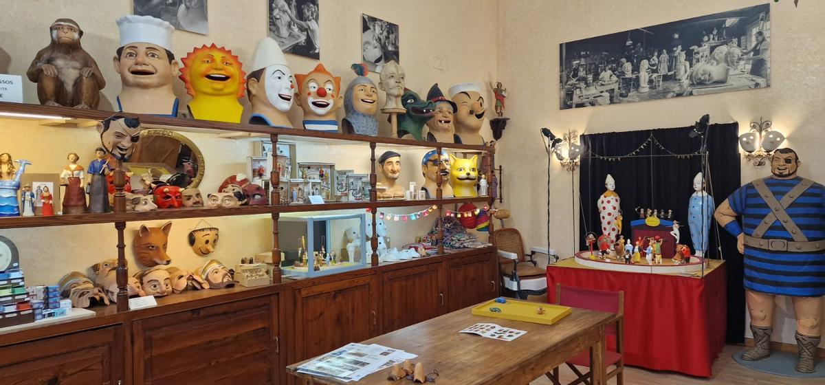 L'interior de la botiga, a Torroella de Montgrí, del taller Ventura &amp; Hosta de Navata.