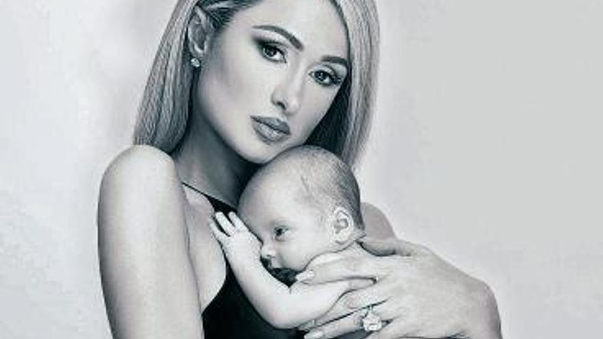 Paris Hilton, con su bebé, Phoenix Barron.  | // INSTAGRAM