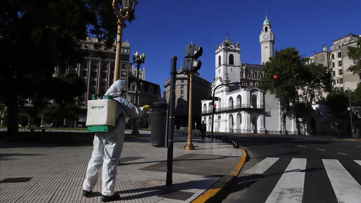 zentauroepp52867235 a worker disinfects plaza de mayo after argentina s presiden200320170431