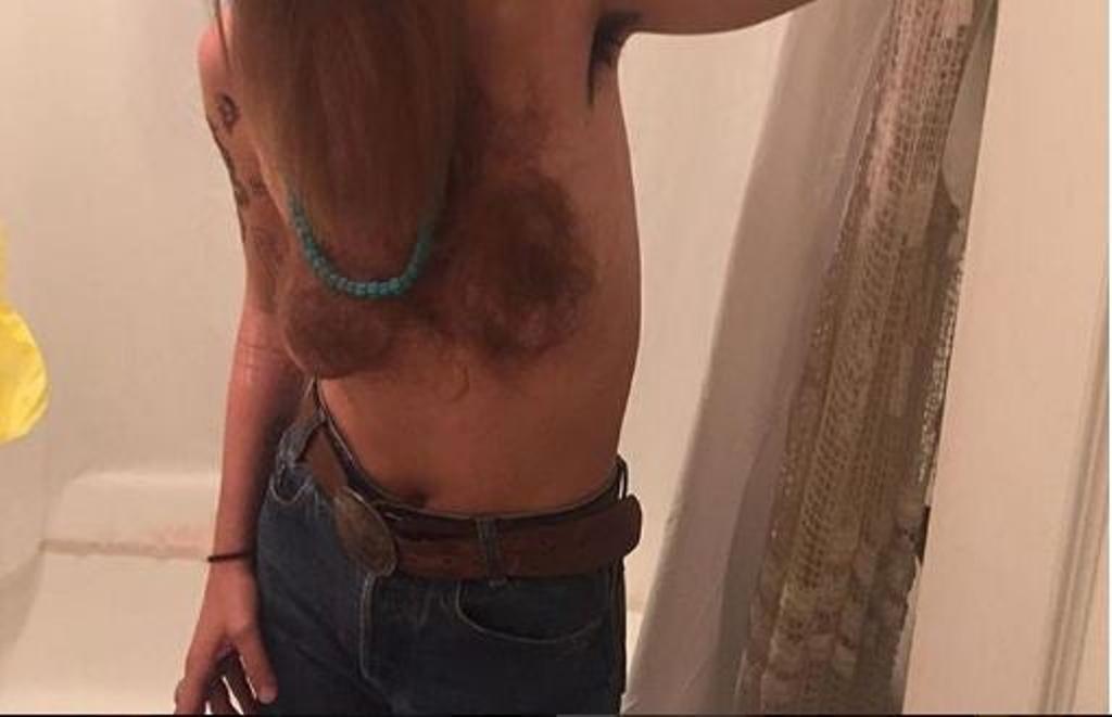 Scout Willis se disfraza de hombre en Halloween