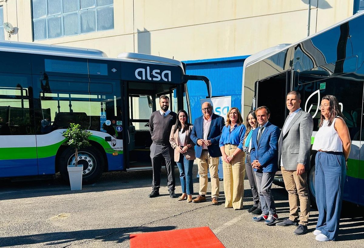 Los nuevos autobuses híbridos tienen capacidad para 25 pasajeros sentados y 69 de pie.