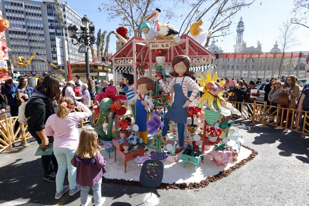 La falla infantil de la plaza del Ayuntamiento, al detalle