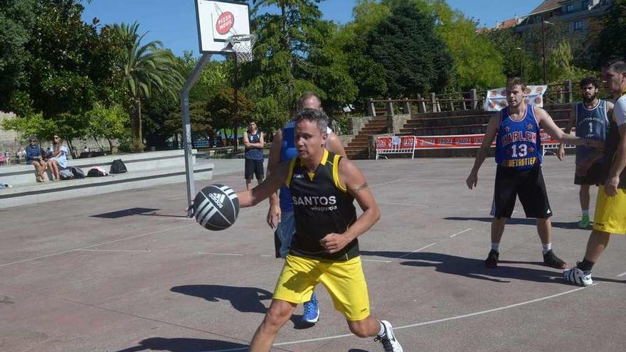 El torneo se celebró en la pista del parque de A Xunqueira. // Noé Parga