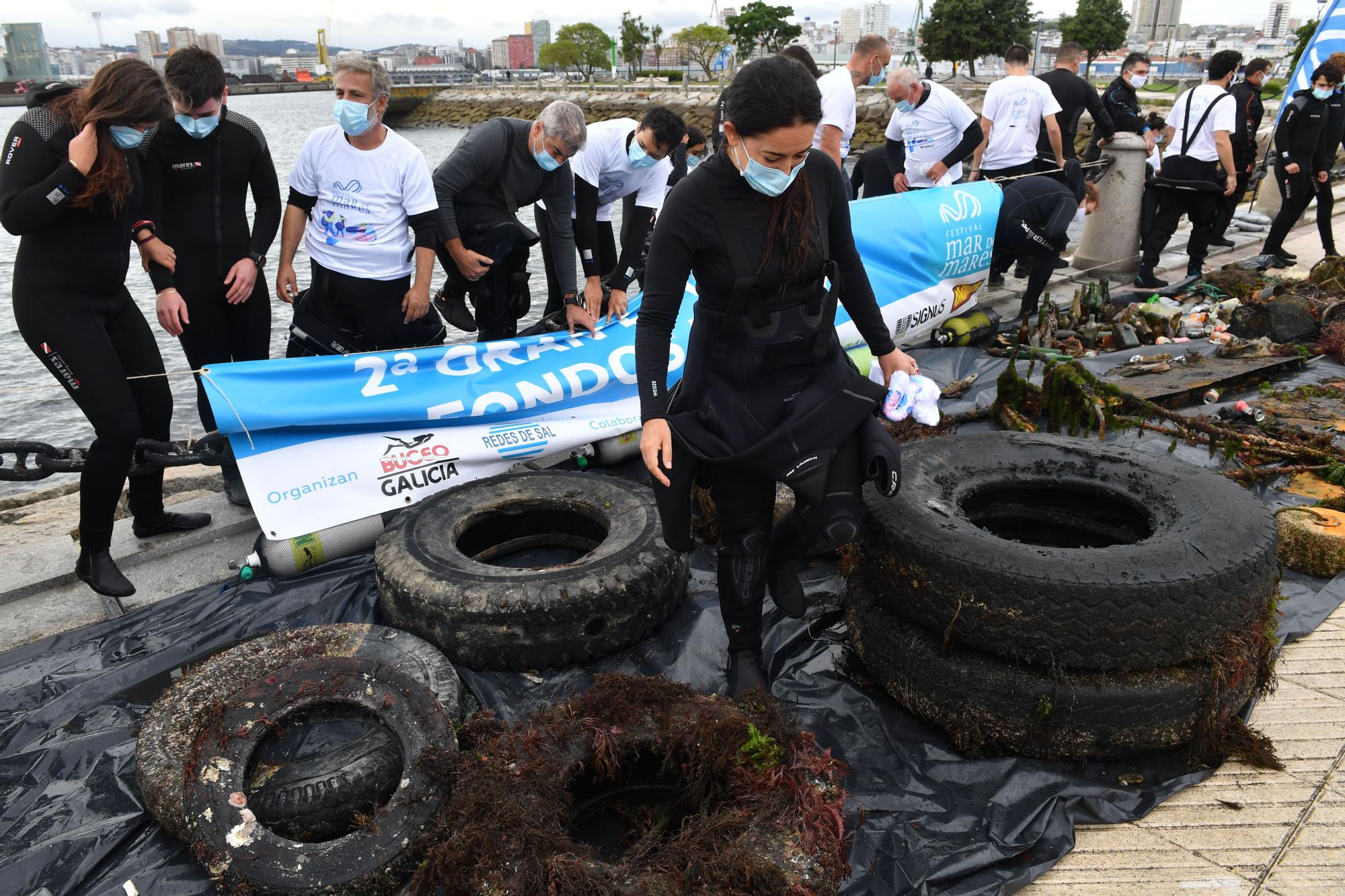 El festival Mar de Mares retira más de dos toneladas de residuos en la segunda gran limpieza del fondo marino en A Coruña