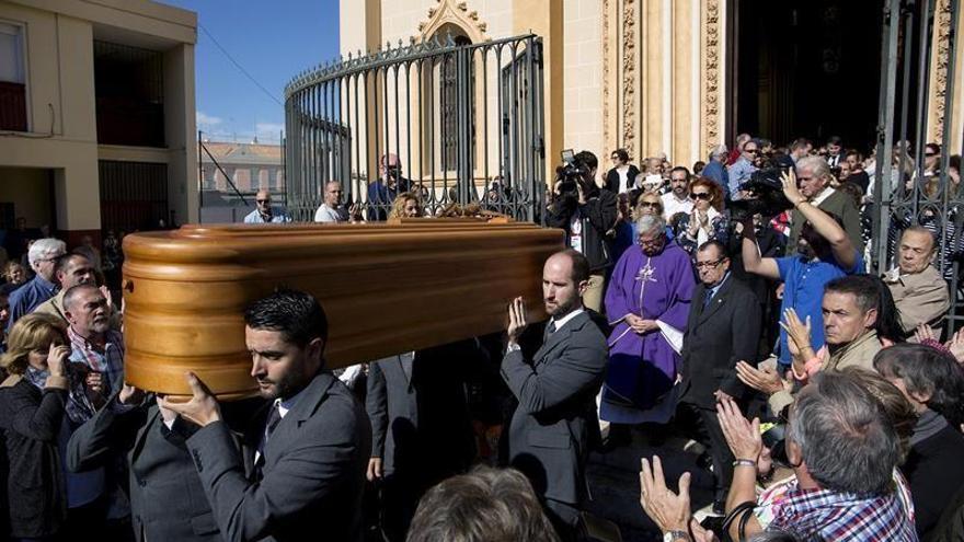 Multitudinario adiós a Chiquito en Málaga