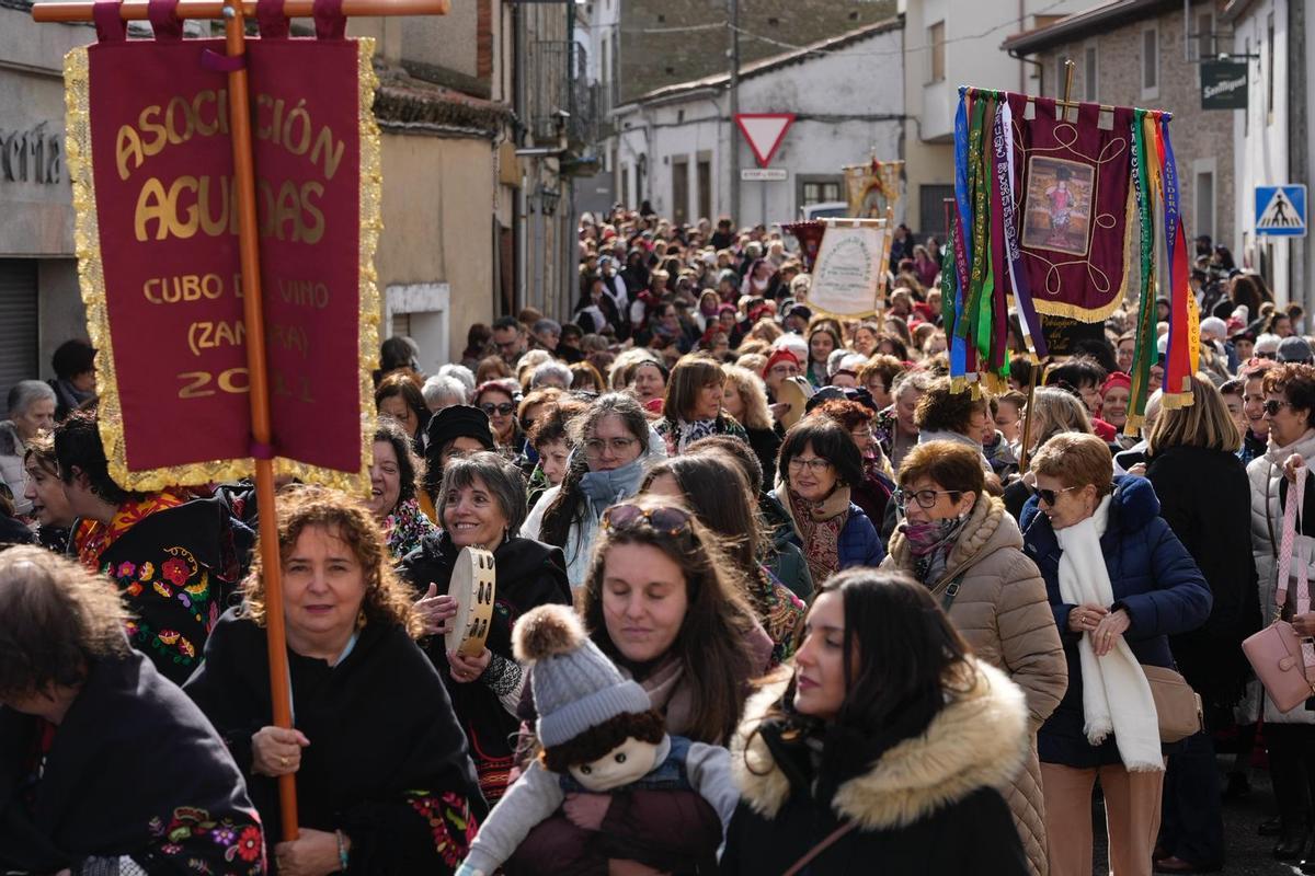GALERÍA | Récord de águedas: 1.658 mujeres invaden Bermillo de Sayago