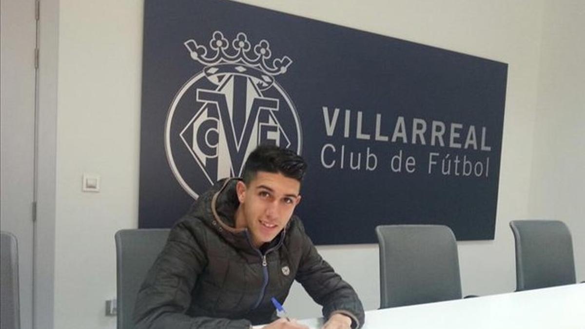 Aitor firmó su nuevo contrato con el Villarreal