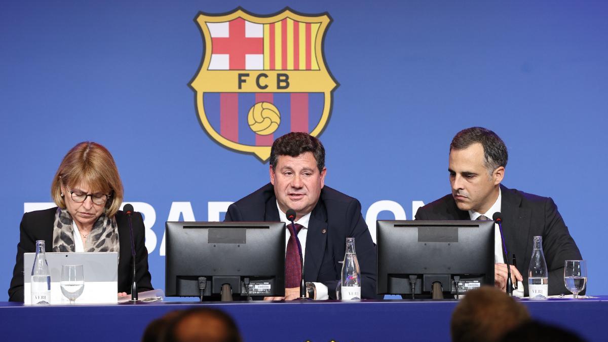 Maribel Meléndez, Eduard Romeu y Manel Del Río durante la presentación de la financiación del proyecto Espai Barça