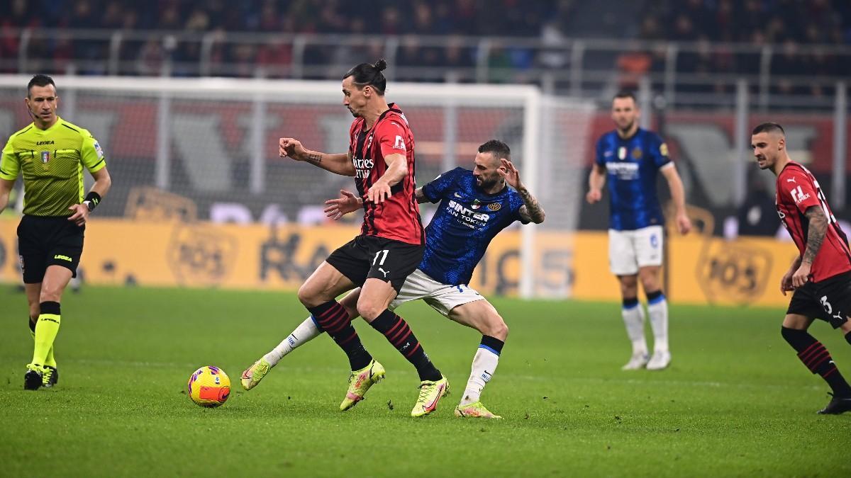 Ibrahimovic y Brozovic durante el partido en San Siro