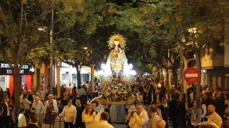 La talla de la Virgen de los Desamparados de València estará durante tres días en San Vicente.