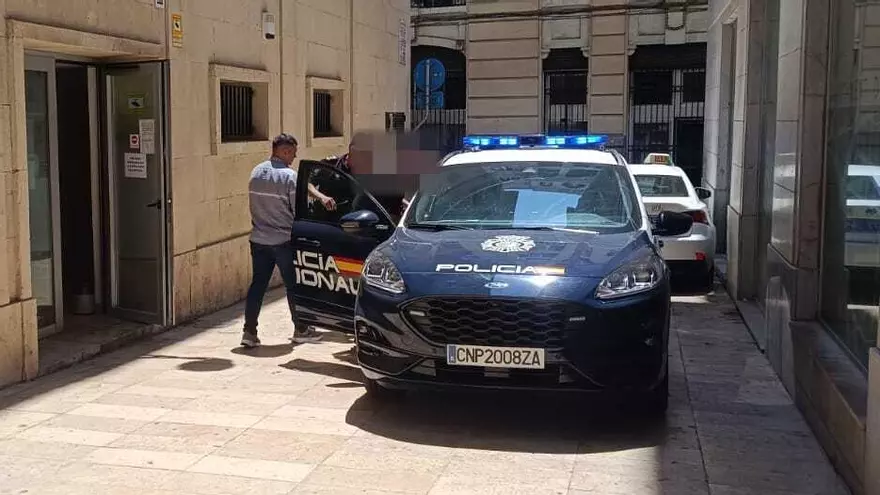 El otro socio de una discoteca incendiada en Alicante para cobrar el seguro dice que estaba en Rumanía