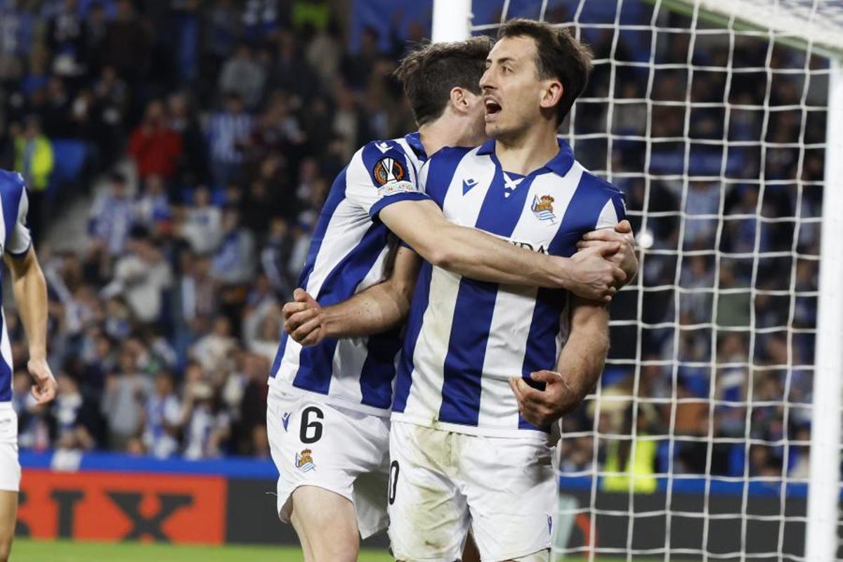 Mikel Oyarzabal đóng góp 1 bàn thắng.