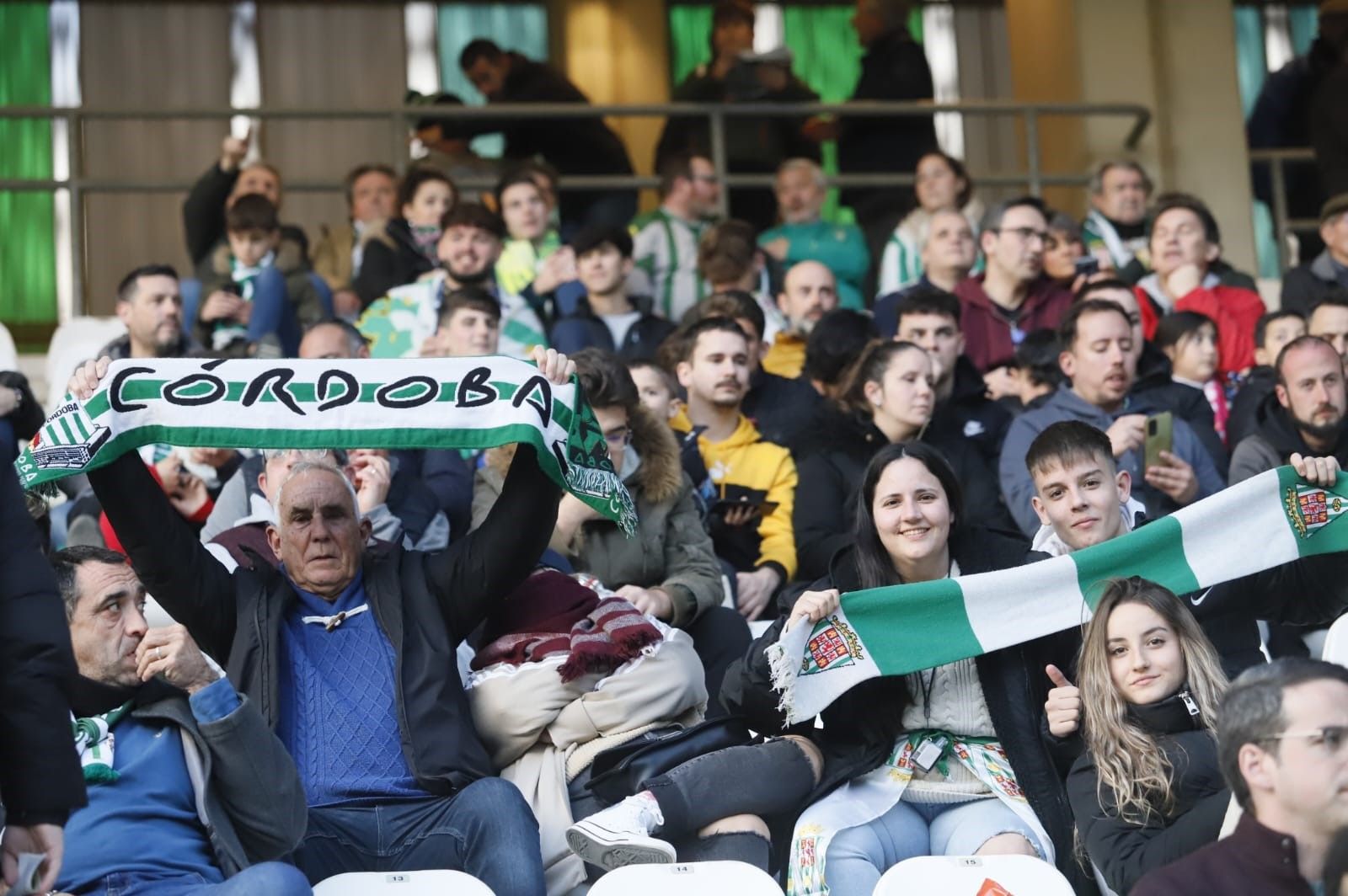 La afición blanquiverde en El Arcángel en el Córdoba CF- Real Madrid Castilla