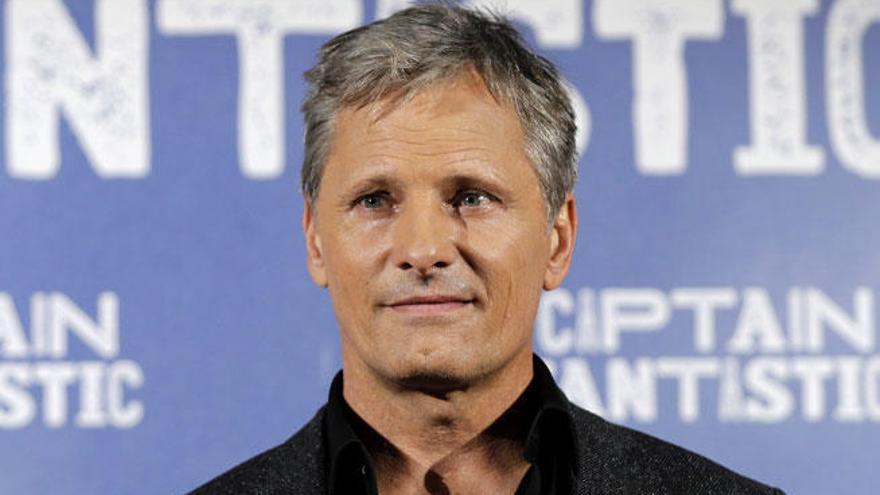 El actor Viggo Mortensen posa para los medios.