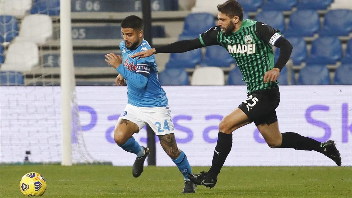 Insigne y Berardi, compañeros de selección, cara a cara durante un Nápoles - Sassuolo