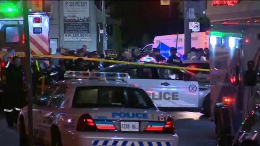 Dos muertos y 15 heridos en un tiroteo en un restaurante de Toronto