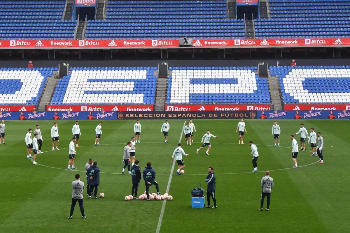 Entenamiento de España en Riazor en 2022