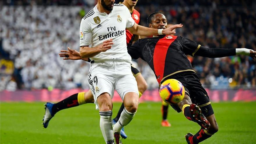Benzema alivia a un Real Madrid sin confianza (1-0)