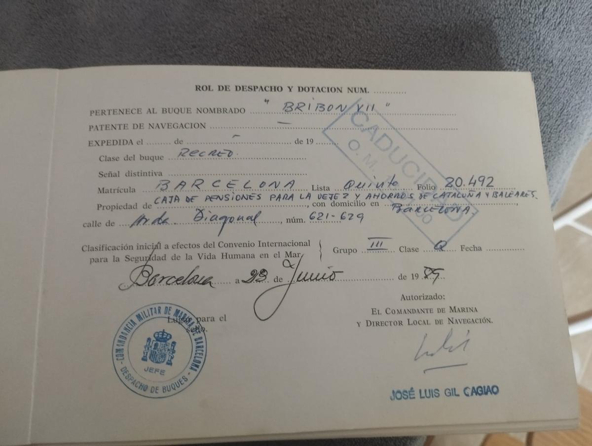 Documento del ’Bribón VII’ donde se acredita la pertenencia del barco a La Caixa en 1985.