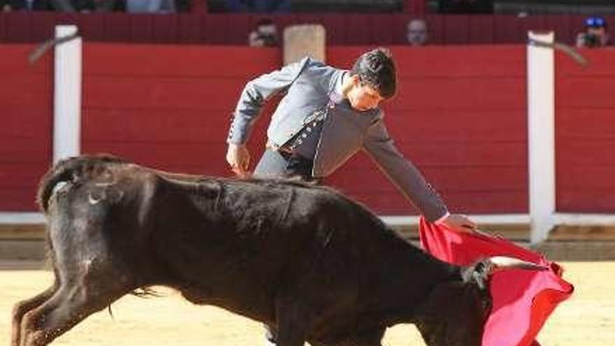 Diego García durante la faena de ayer.