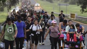 Harris s’escora cap a la mà dura en un debat migratori atiat per Trump