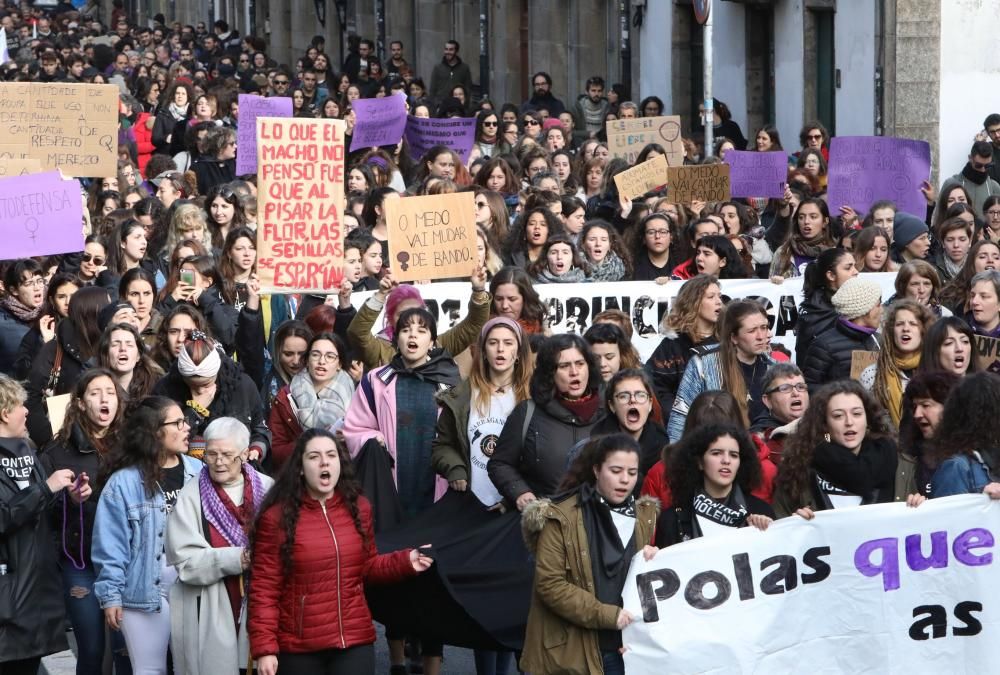 Santiago clama contra la violencia machista // X. Álvarez