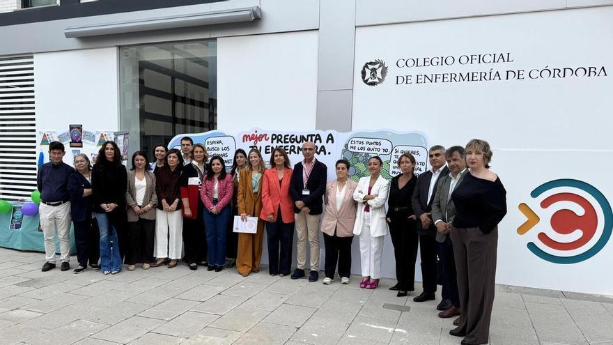 Más de 300 personas visitan el espacio 'Pregunta a Tu Enfermera' organizado por el Colegio de Córdoba