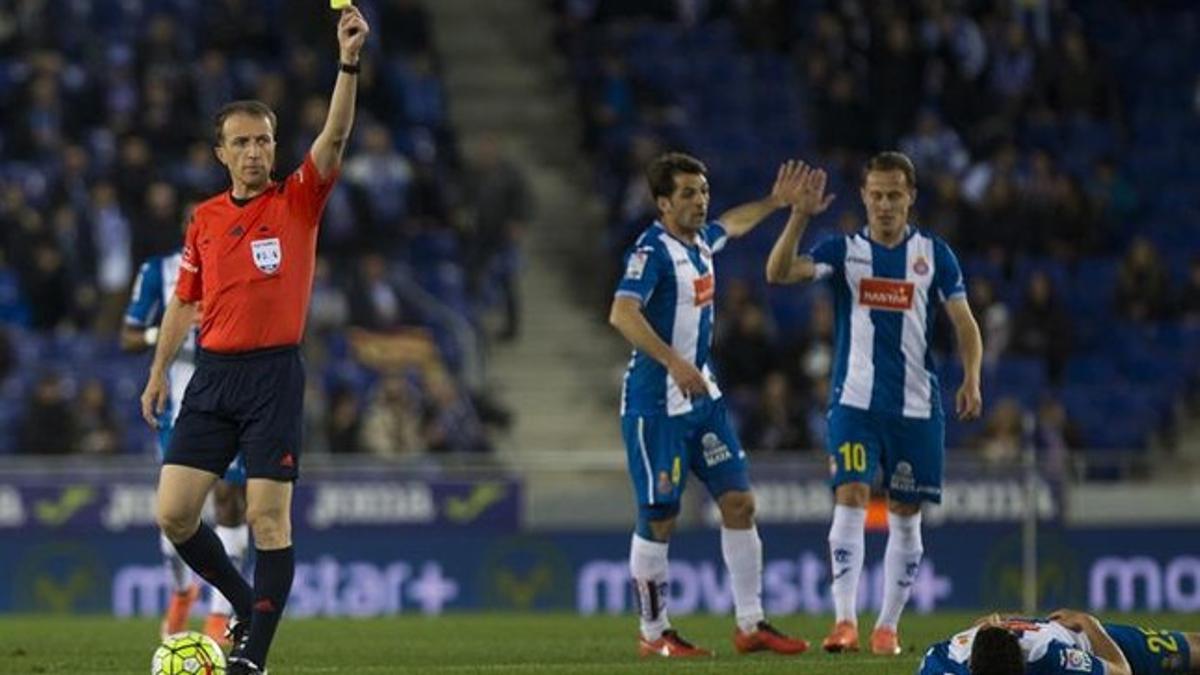 Víctor vio ante el Rayo una polémica segunda amarilla