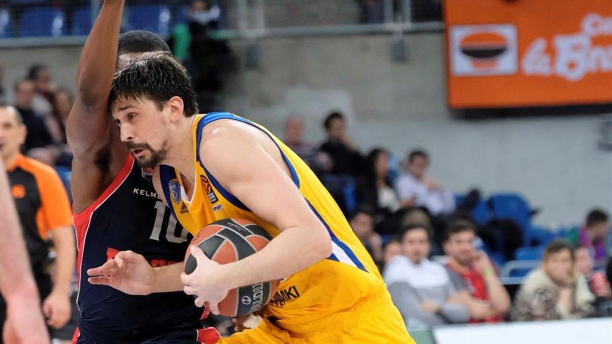 Shved entra a canasta contra el Baskonia