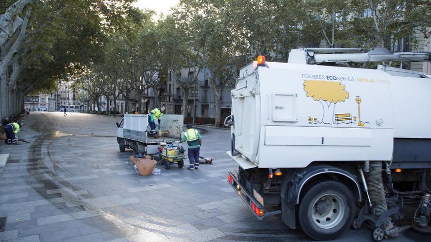 L&#039;empresa Fisersa Ecoserveis netejant la Rambla.