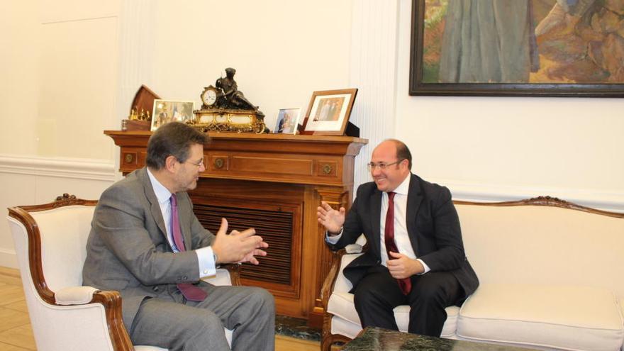 Pedro Antonio Sánchez se ha reunido este martes con Rafael Catalá en Madrid