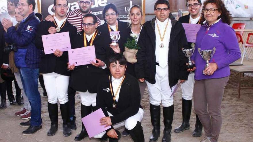 Los integrantes de Equus Duri posan tras la competición.