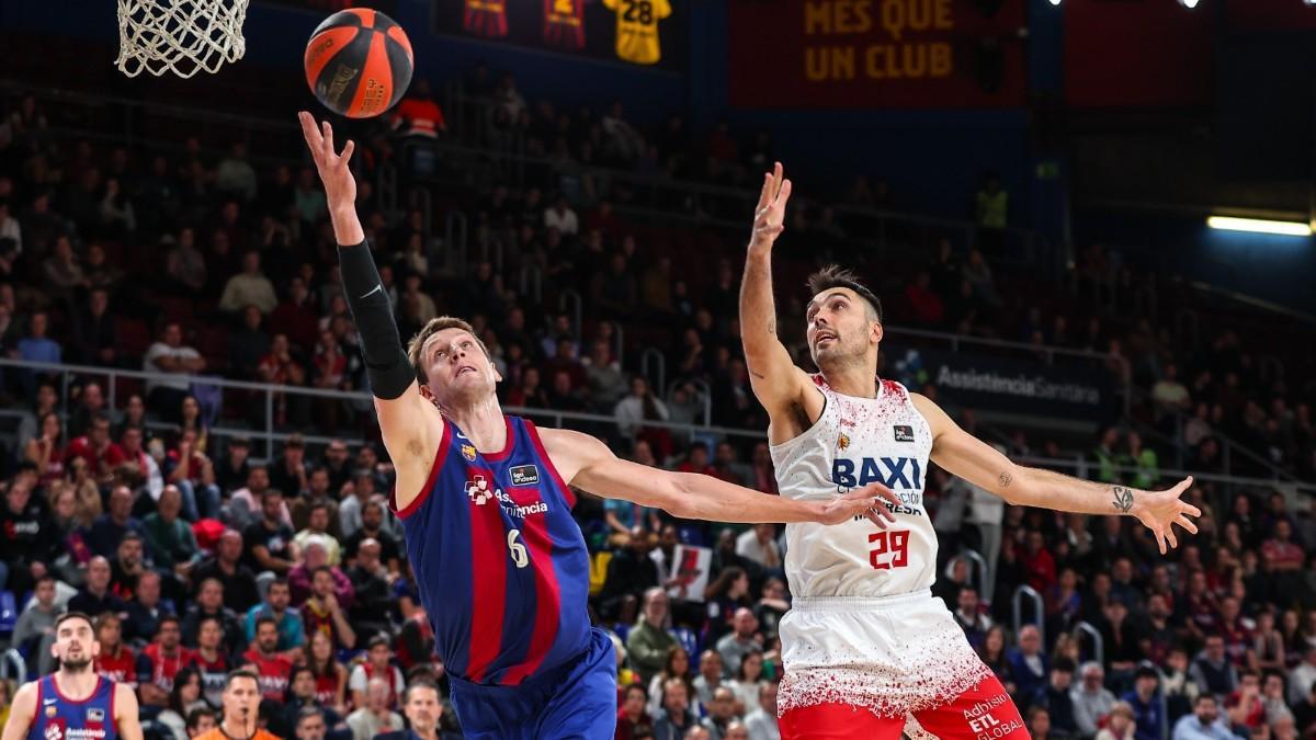 Jan Vesely y Pierre Oriola, en el Barça - Manresa de ACB