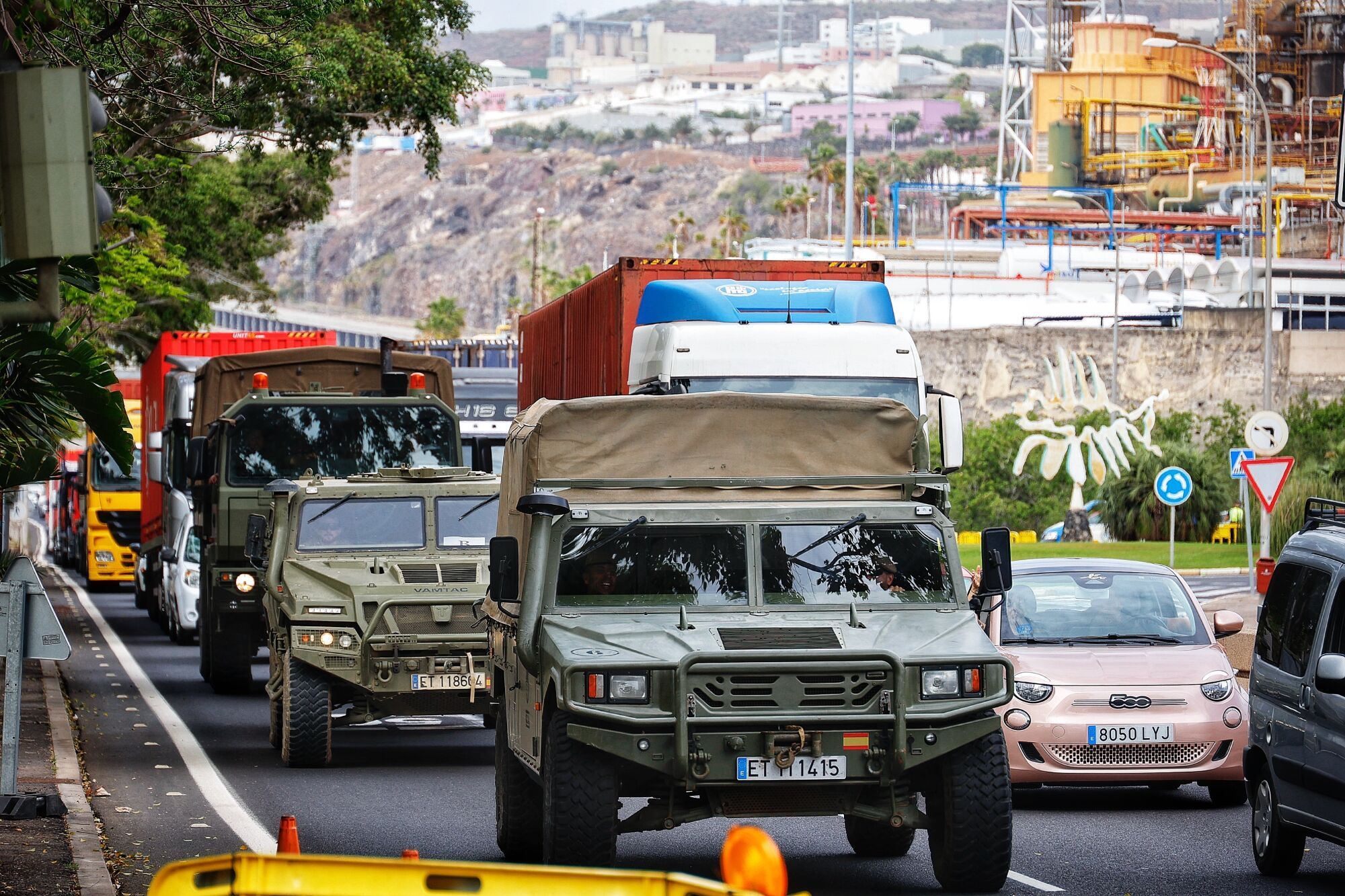 Cortes y colas en Santa Cruz por los preparativos para el Día de las Fuerzas Armadas