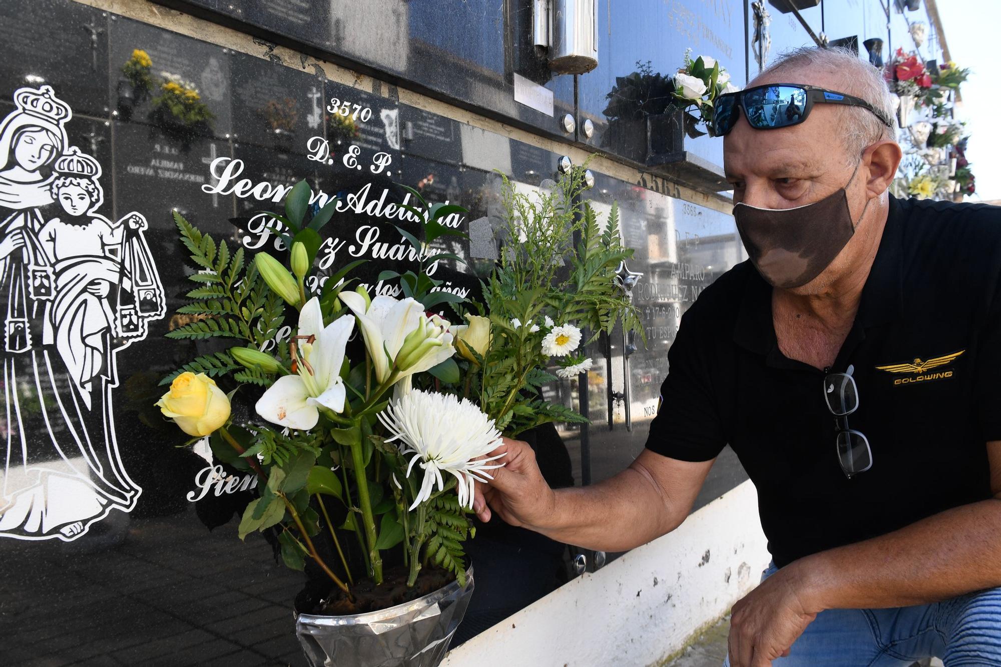 San Lázaro recibe a los familiares el Día de Todos los Santos