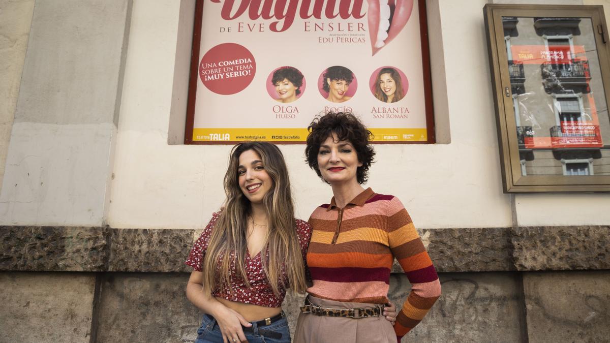 Las actrices Albanta San Román y Olga Hueso en el Teatro Talía